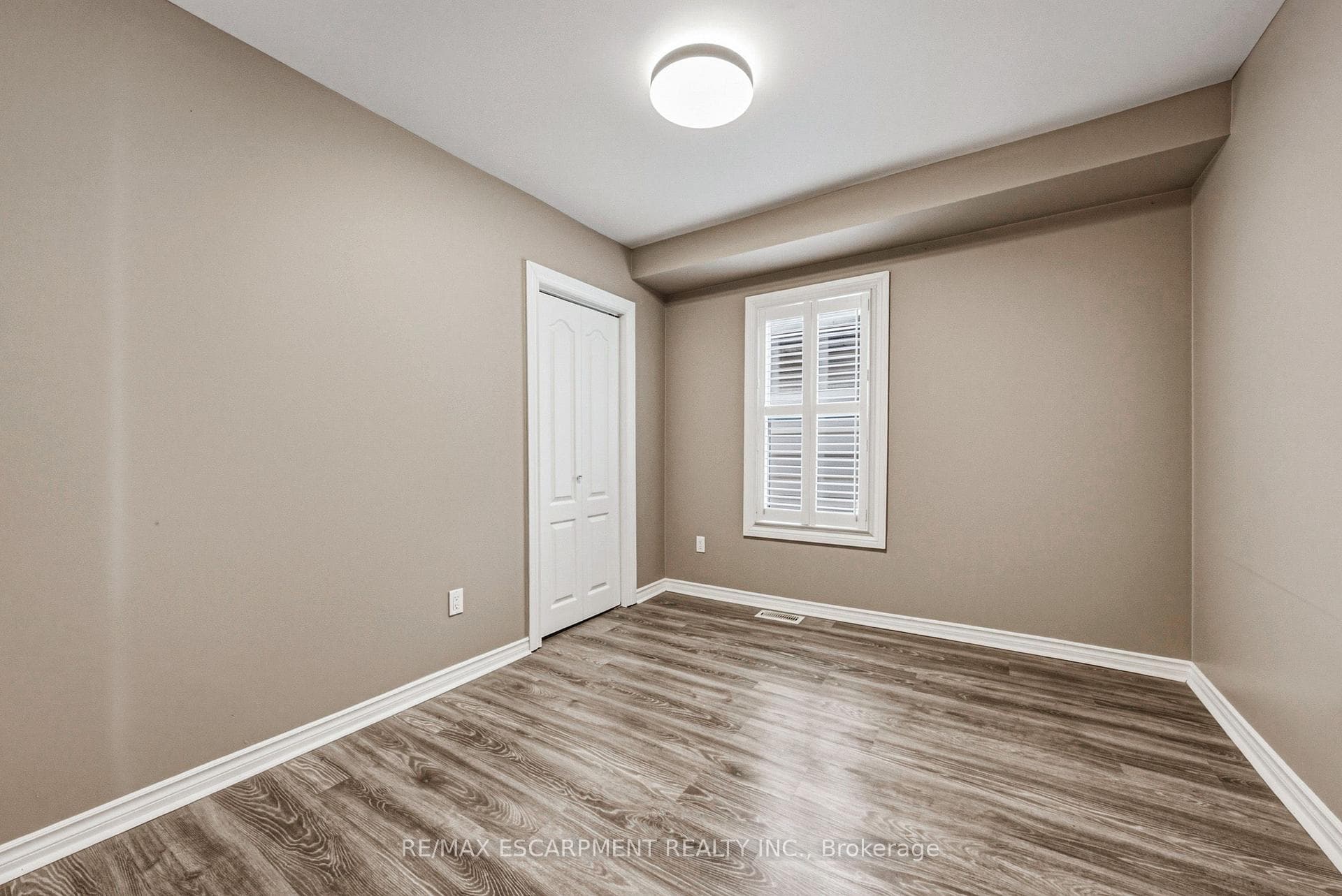 218 Grosvenor Avenue photo 16
