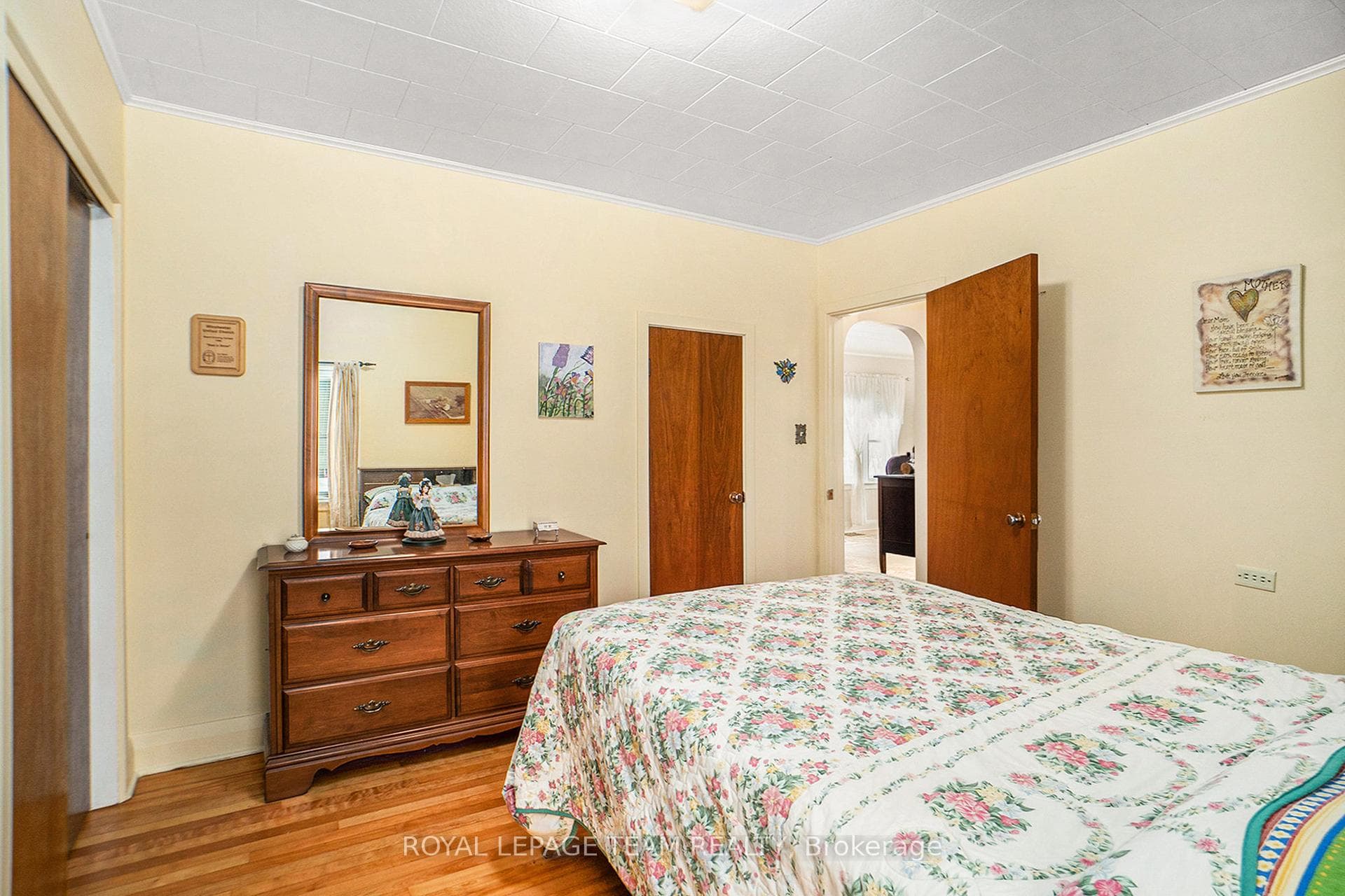 530 Cass Crescent photo 13