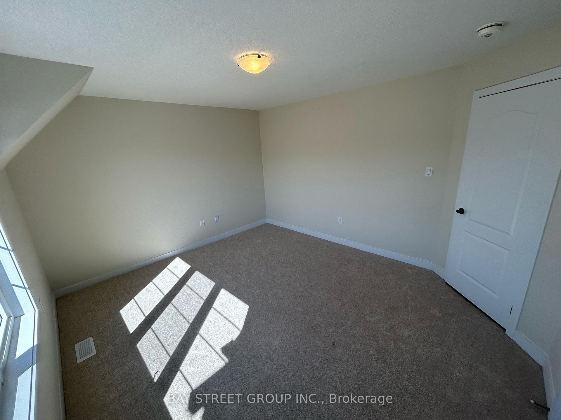 26 Aviron Crescent photo 16
