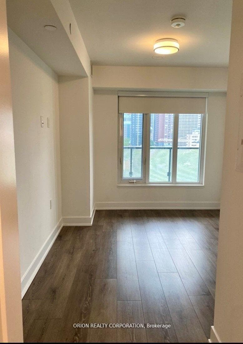 575 Bloor Street Unit 910 photo 17
