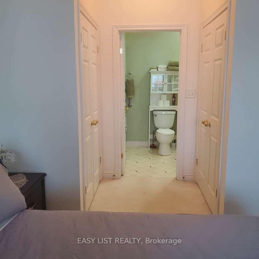 32 Twentyplace Boulevard photo 9