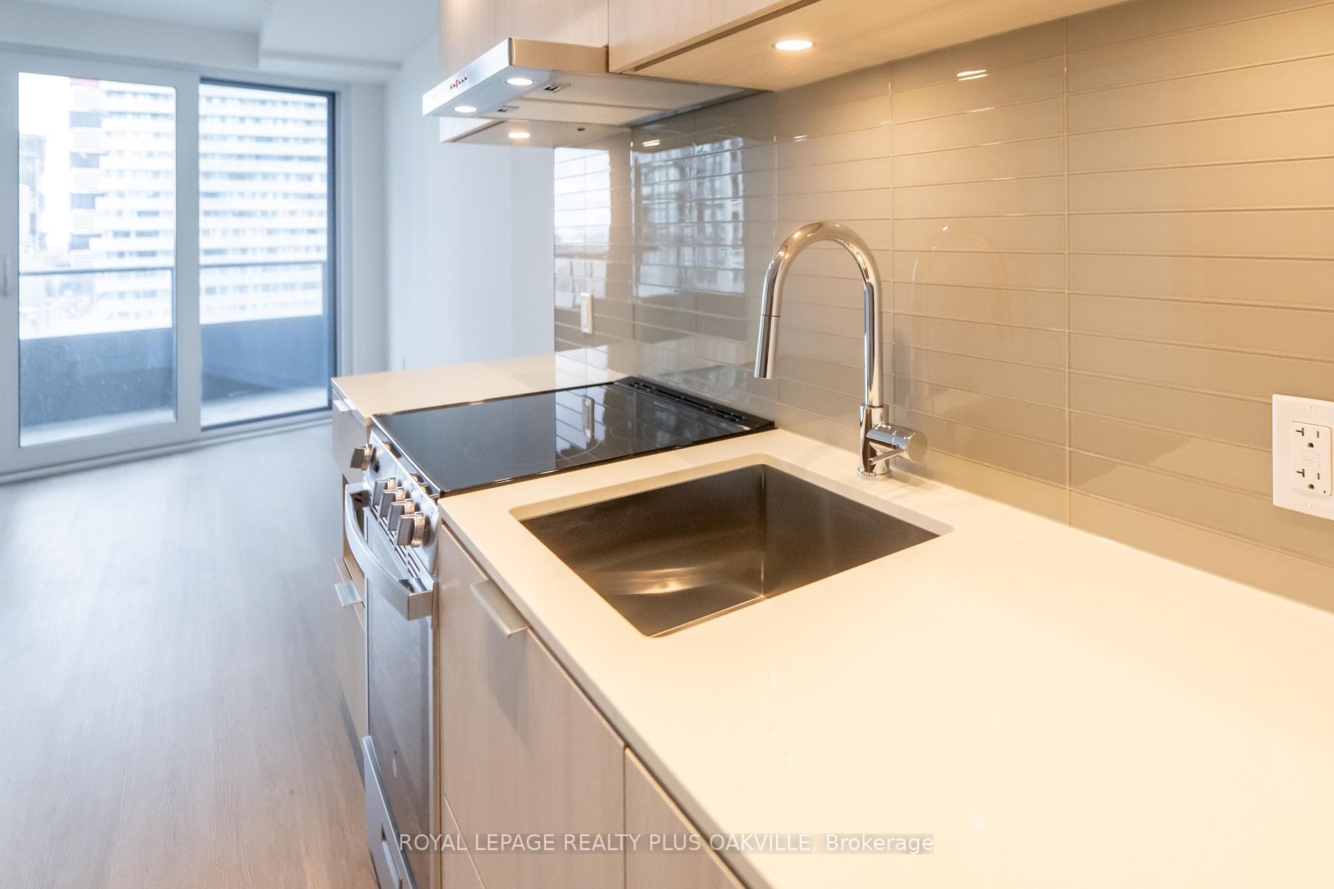 448 Burnhamthorpe Road Unit 1505 photo 19