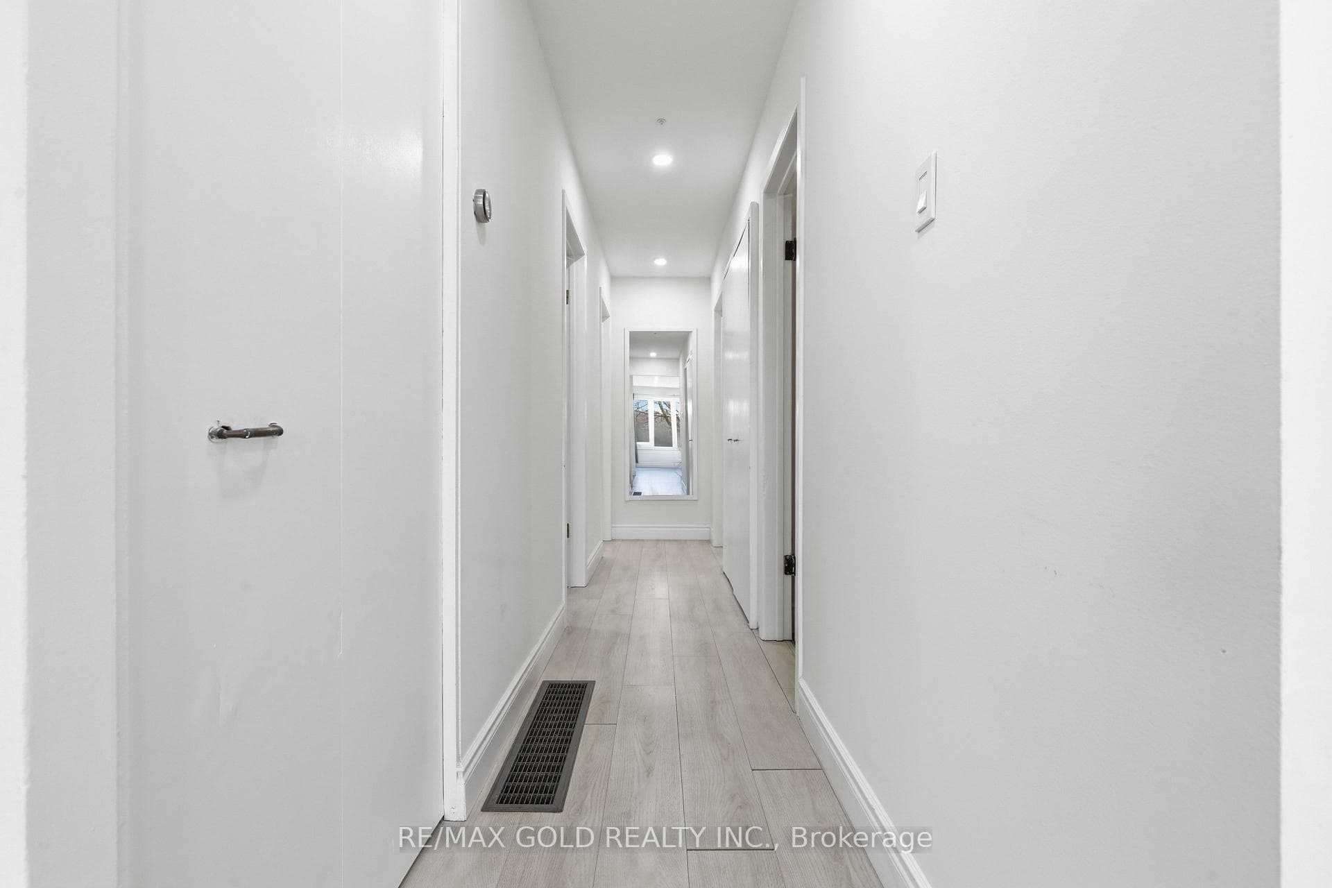 231A Cedarbrae Avenue photo 8