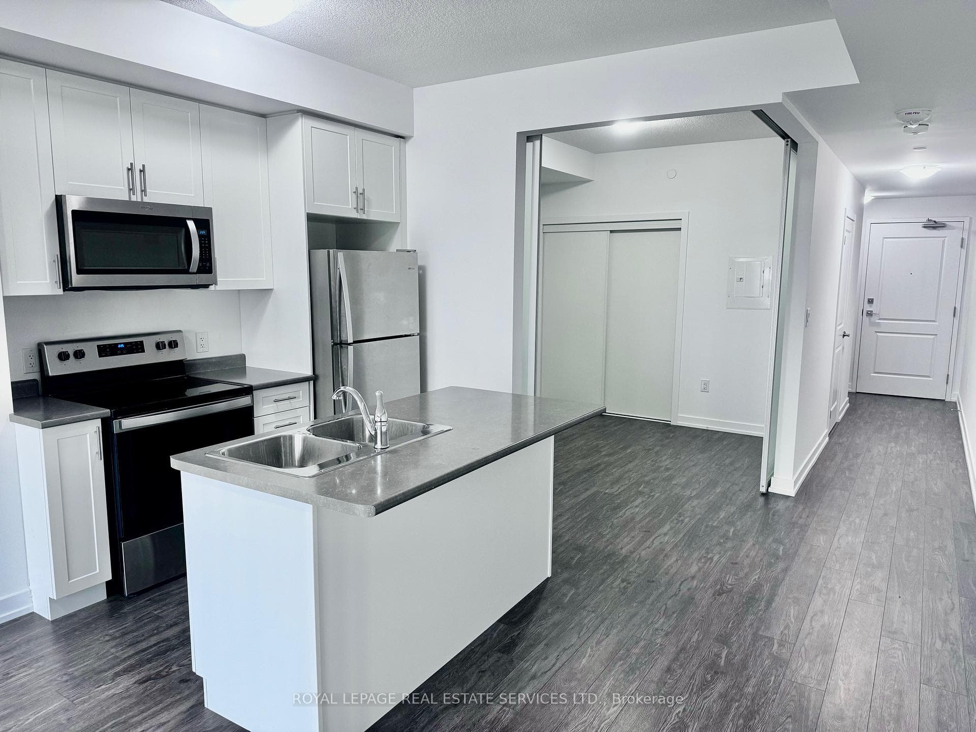 450 Dundas Street Unit 429 photo 3