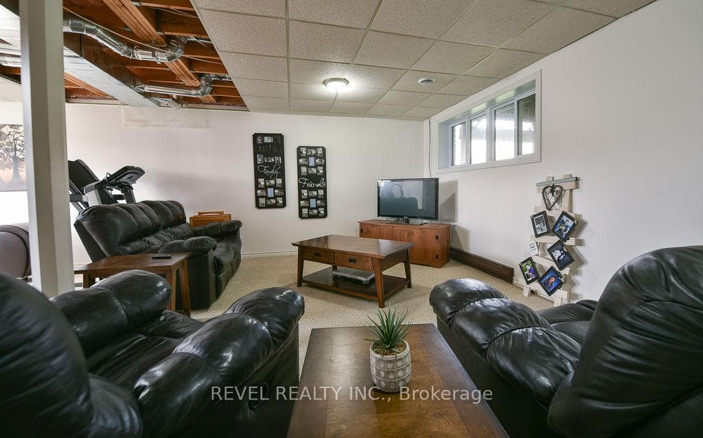 106 Renison Avenue photo 27