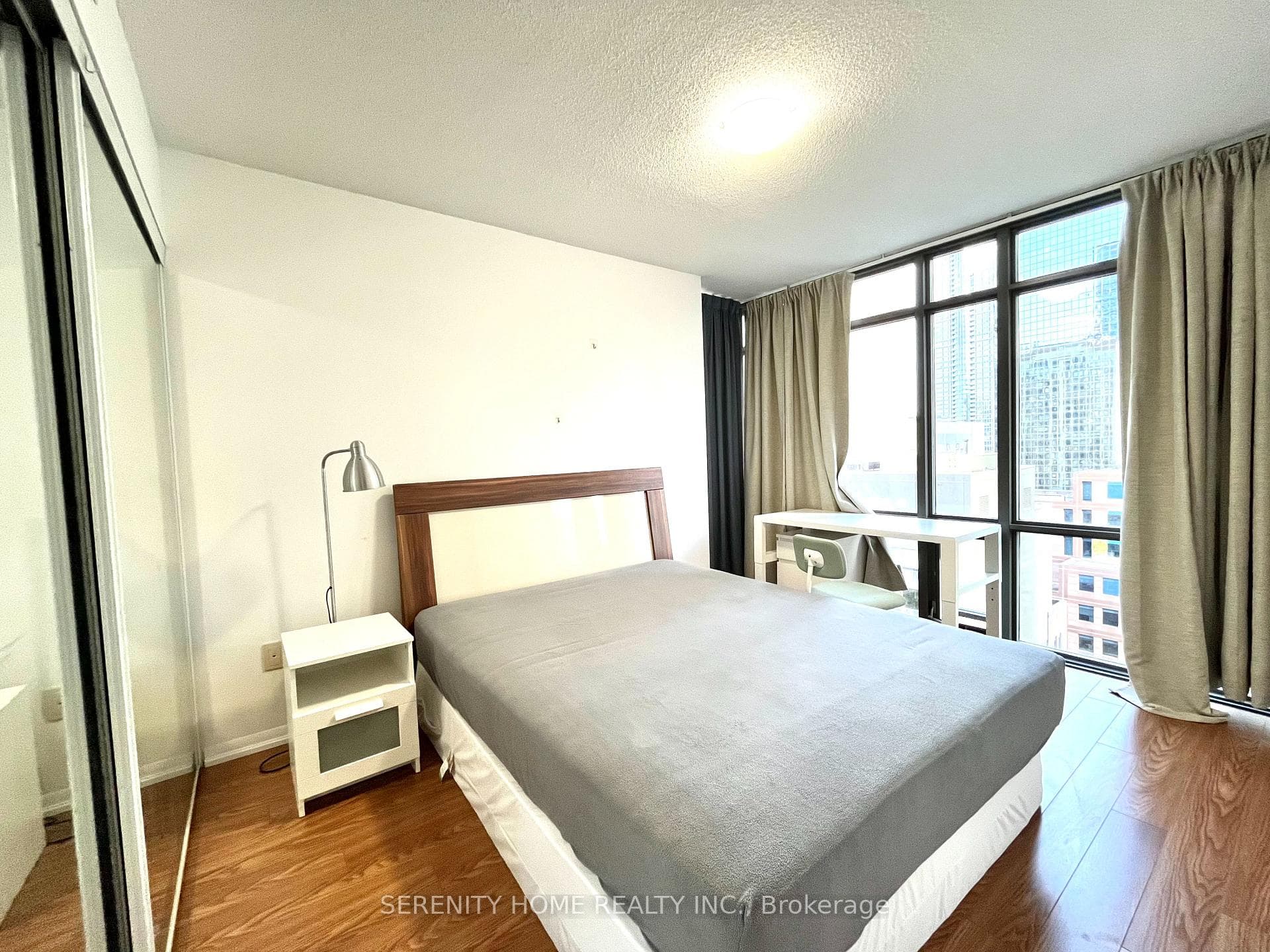 37 Grosvenor Street Unit 1409 photo 22