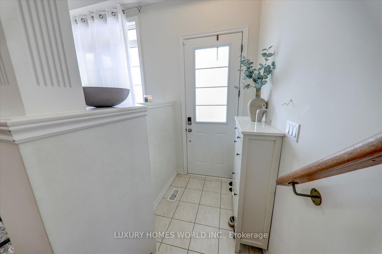 85 Hickling Lane photo 5