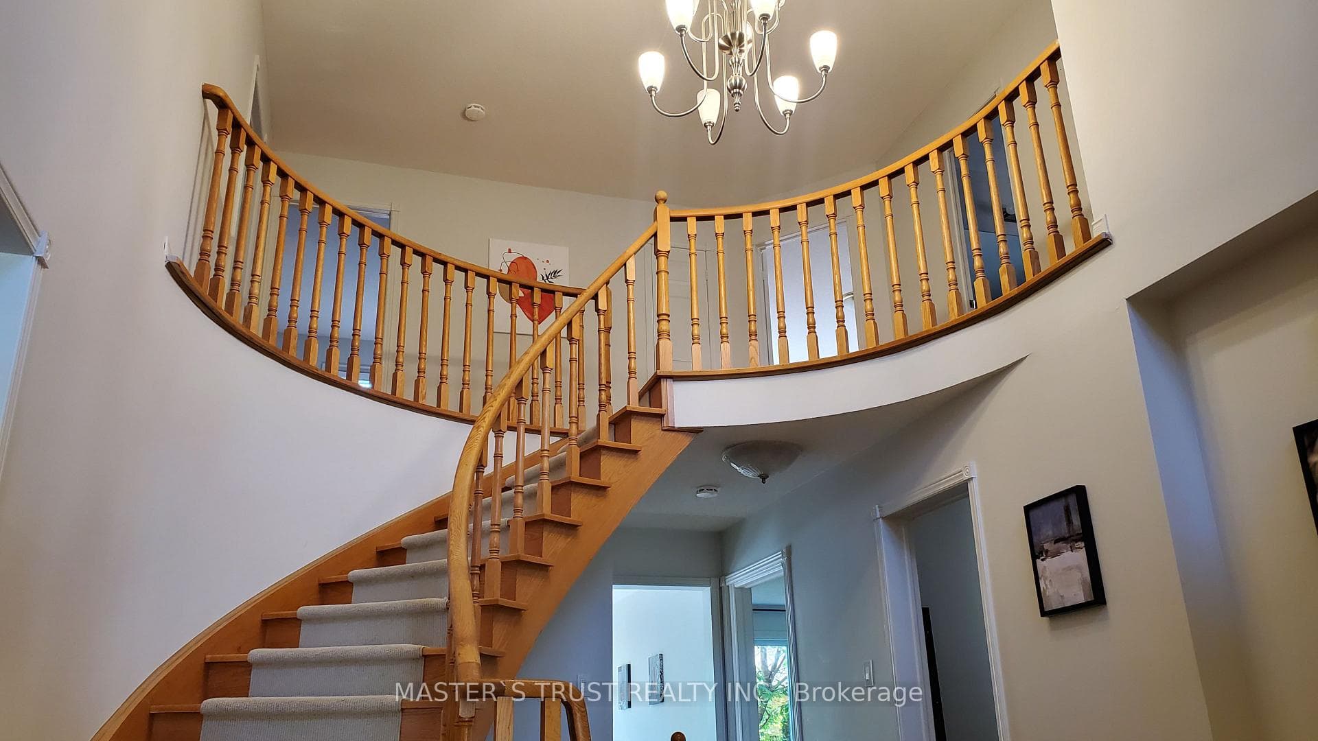 1272 Sir David Drive photo 4