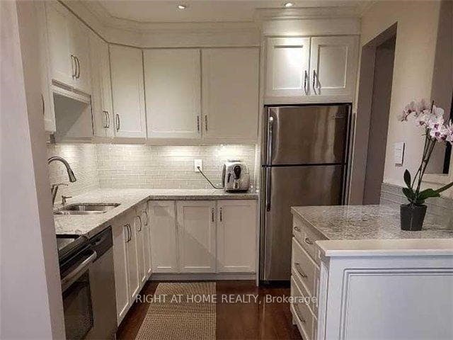 Undermount Lighting & Plenty of Counter Space