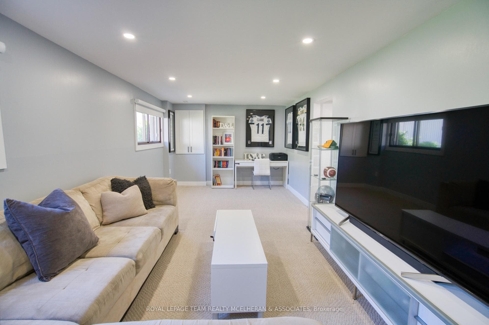 655 Browning Avenue photo 40