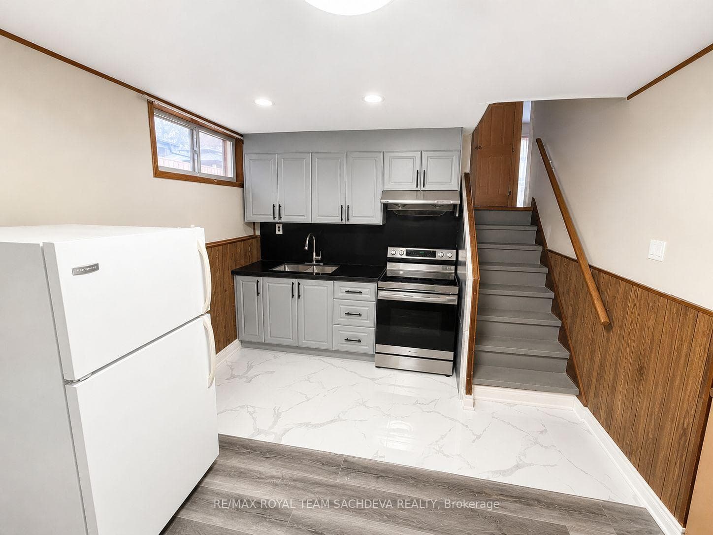63 Bobmar Road Unit Lower photo 2