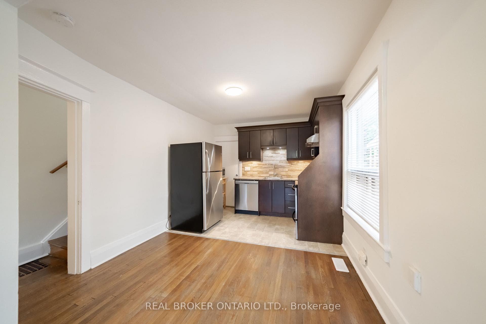 542 Glebeholme Boulevard Unit MAIN photo 8