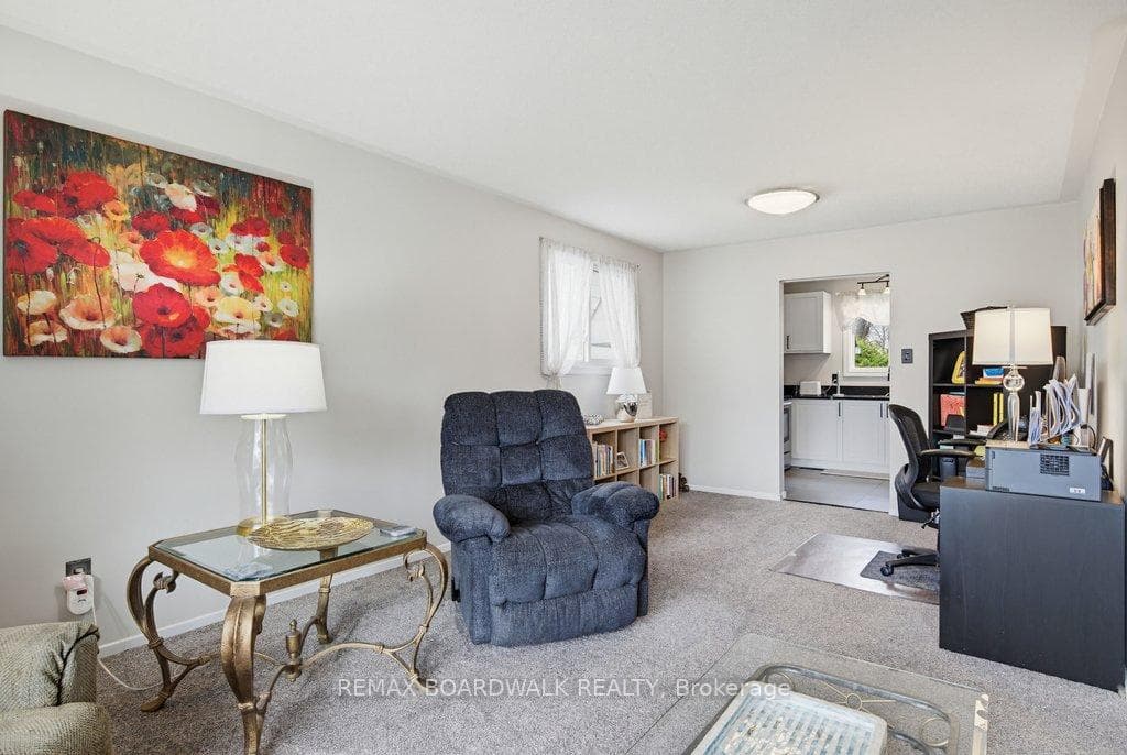 1703 Fieldstone Crescent photo 8