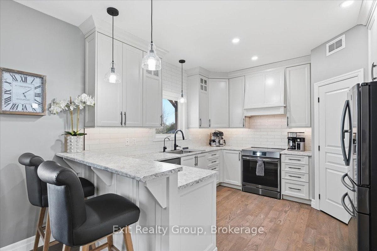 544 Shannon Road photo 12