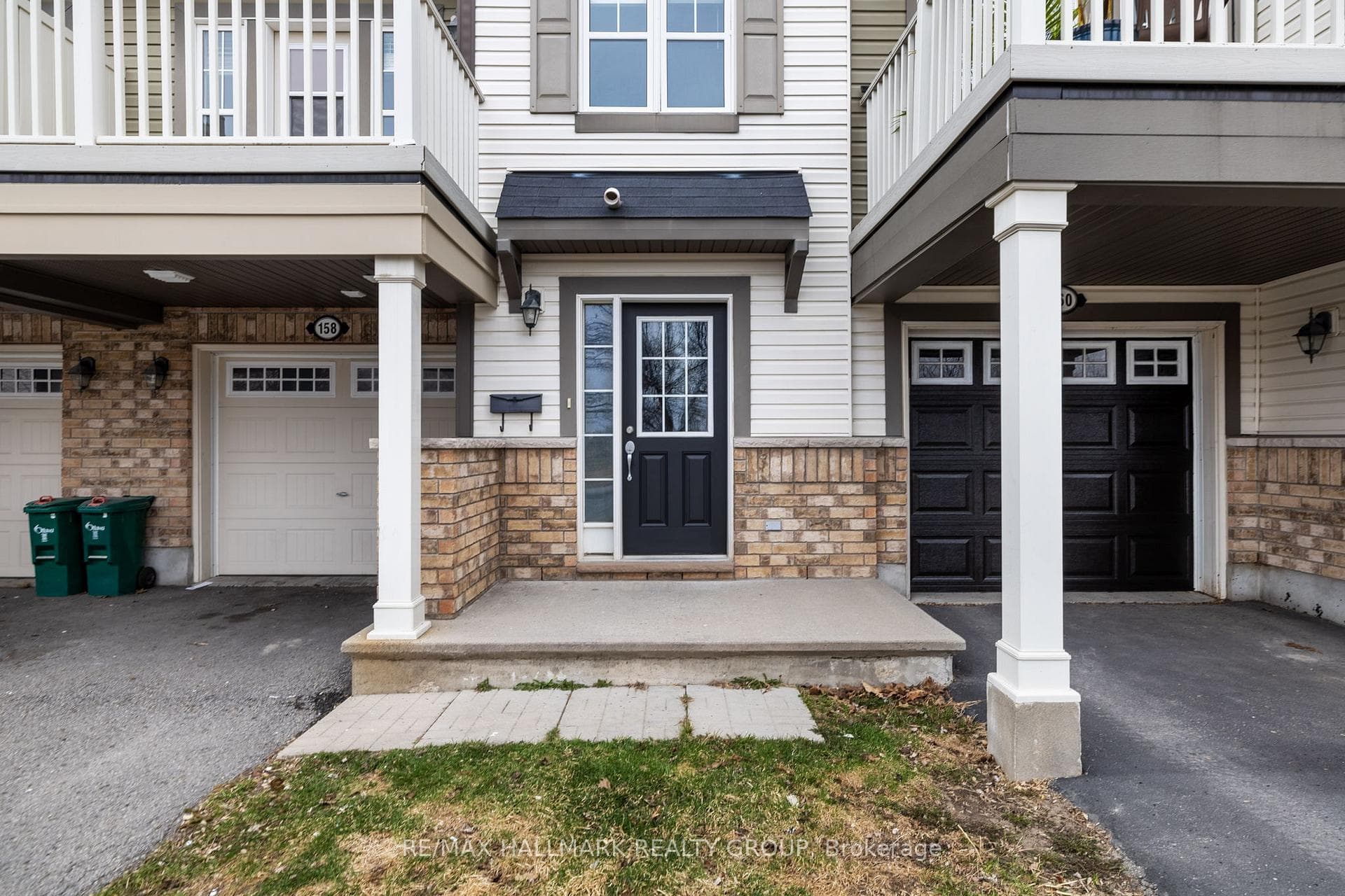 158 Sunshine Crescent photo 3