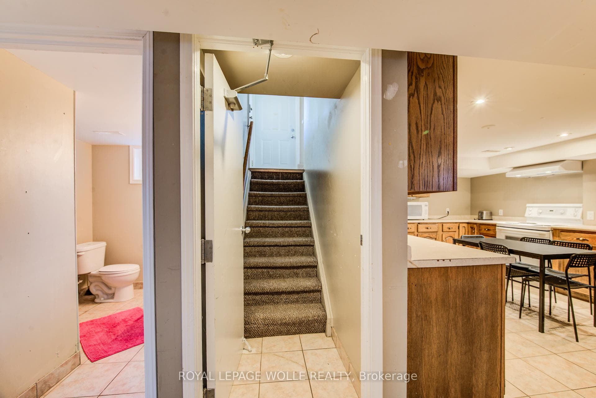 139 Elgin Crescent photo 23