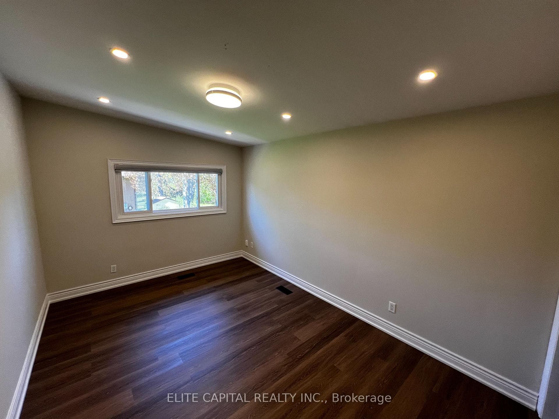 192 Brookbanks Drive photo 13