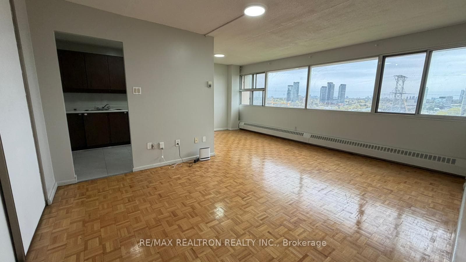 735 Don Mills Road Unit 1508 photo 3