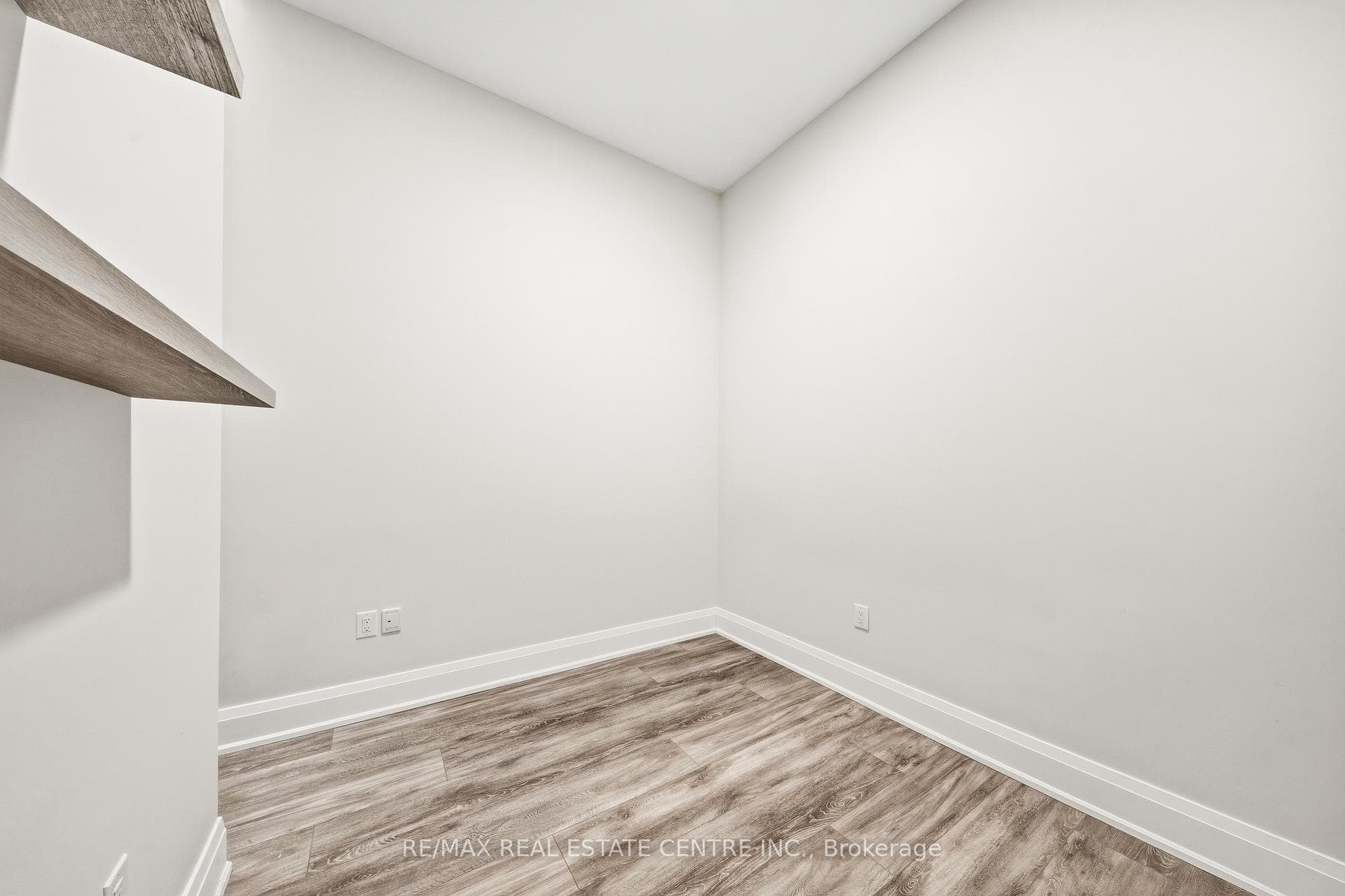 11 Queen Street Unit 205 photo 18