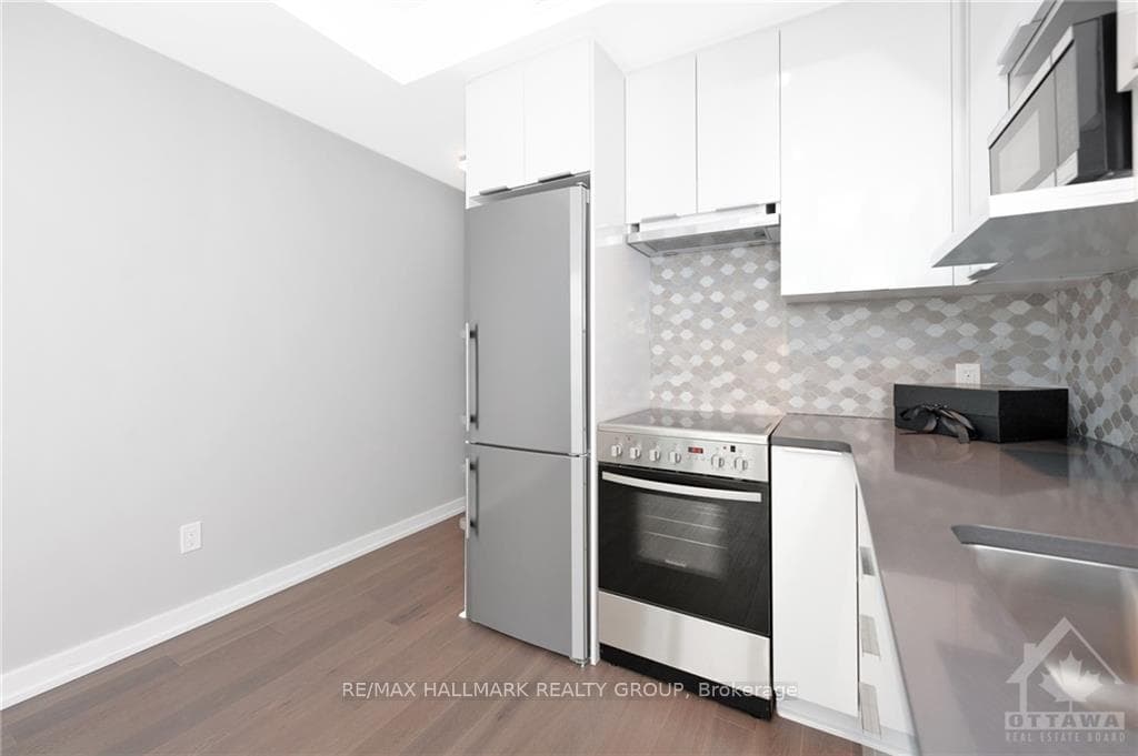 570 DE MAZENOD Avenue Unit 314 photo 10