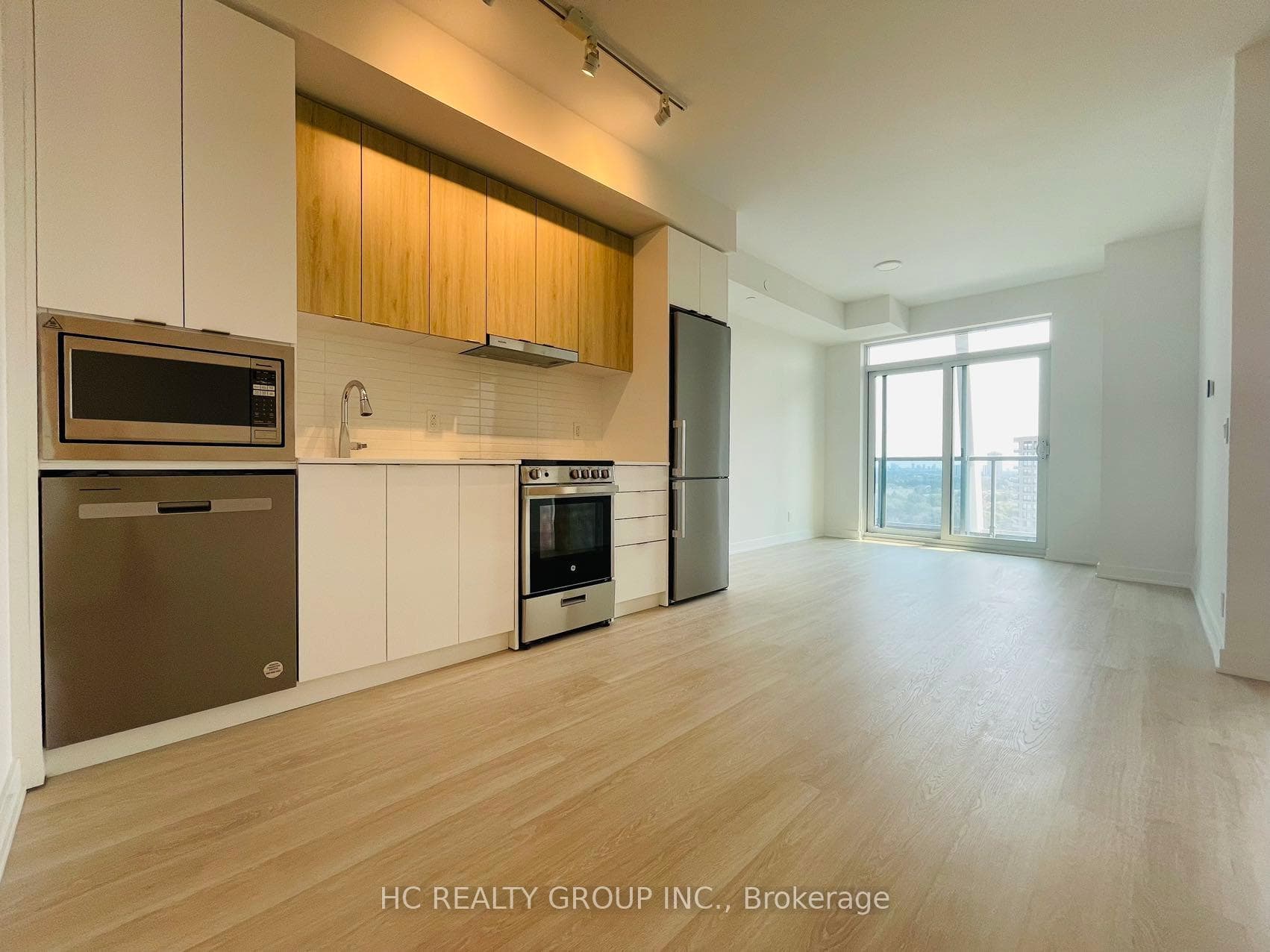 50 Upper Mall Way Unit B1001 photo 1