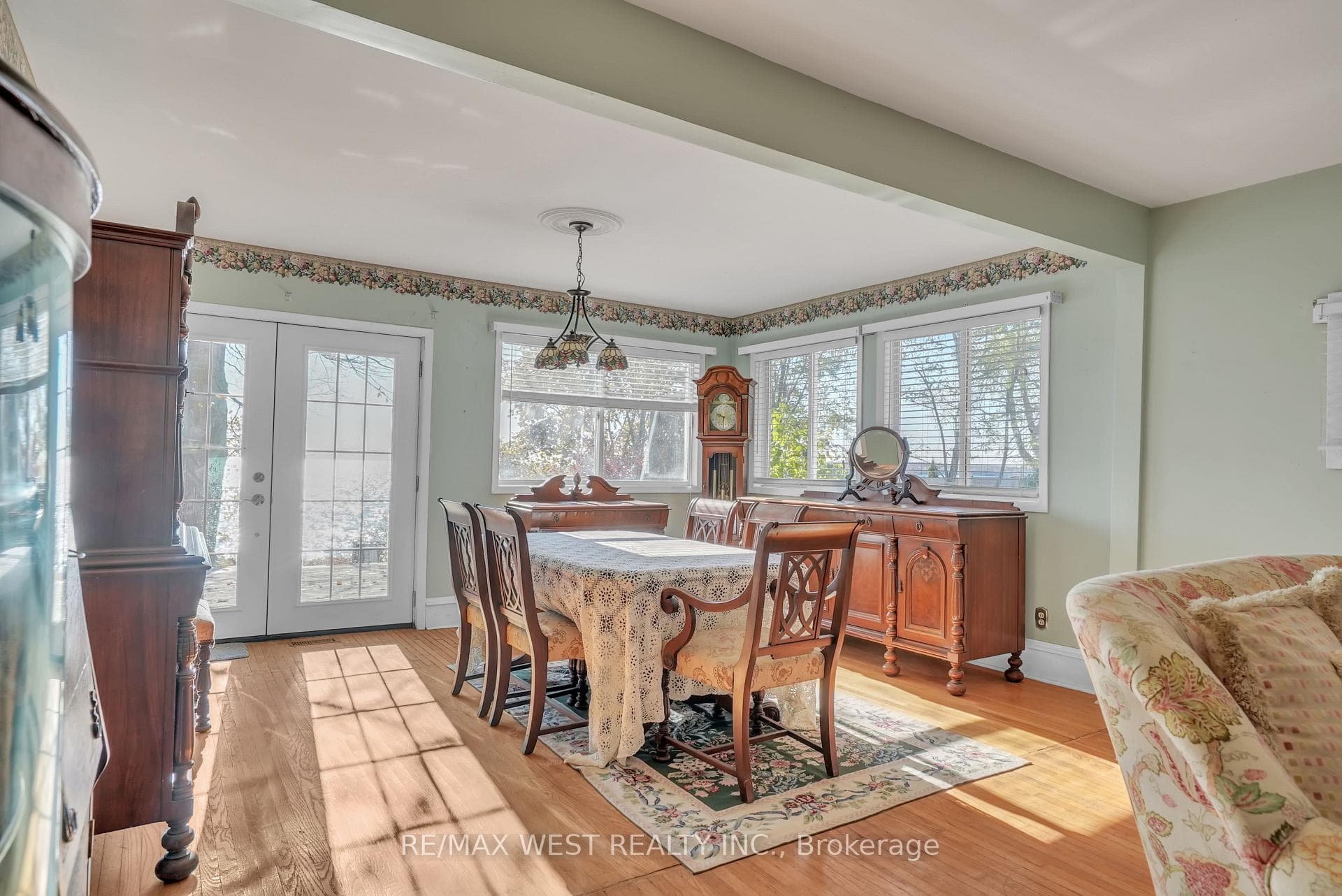 19 Olive Crescent photo 6