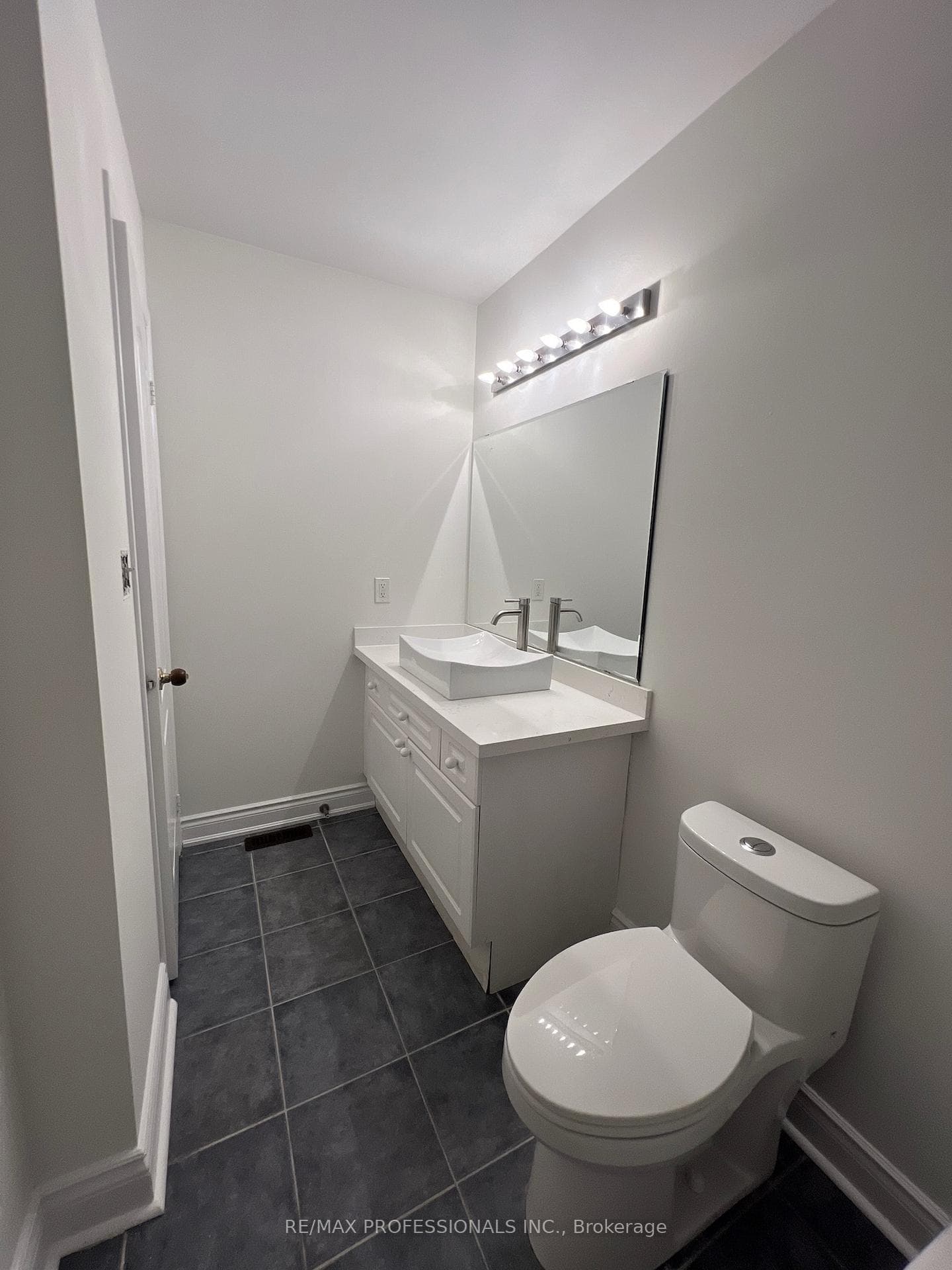 3895 Henrietta Way photo 33
