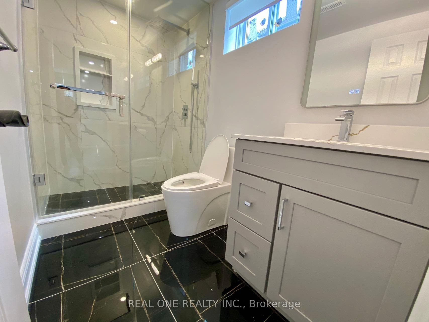 1209 Verhoeven Court photo 9