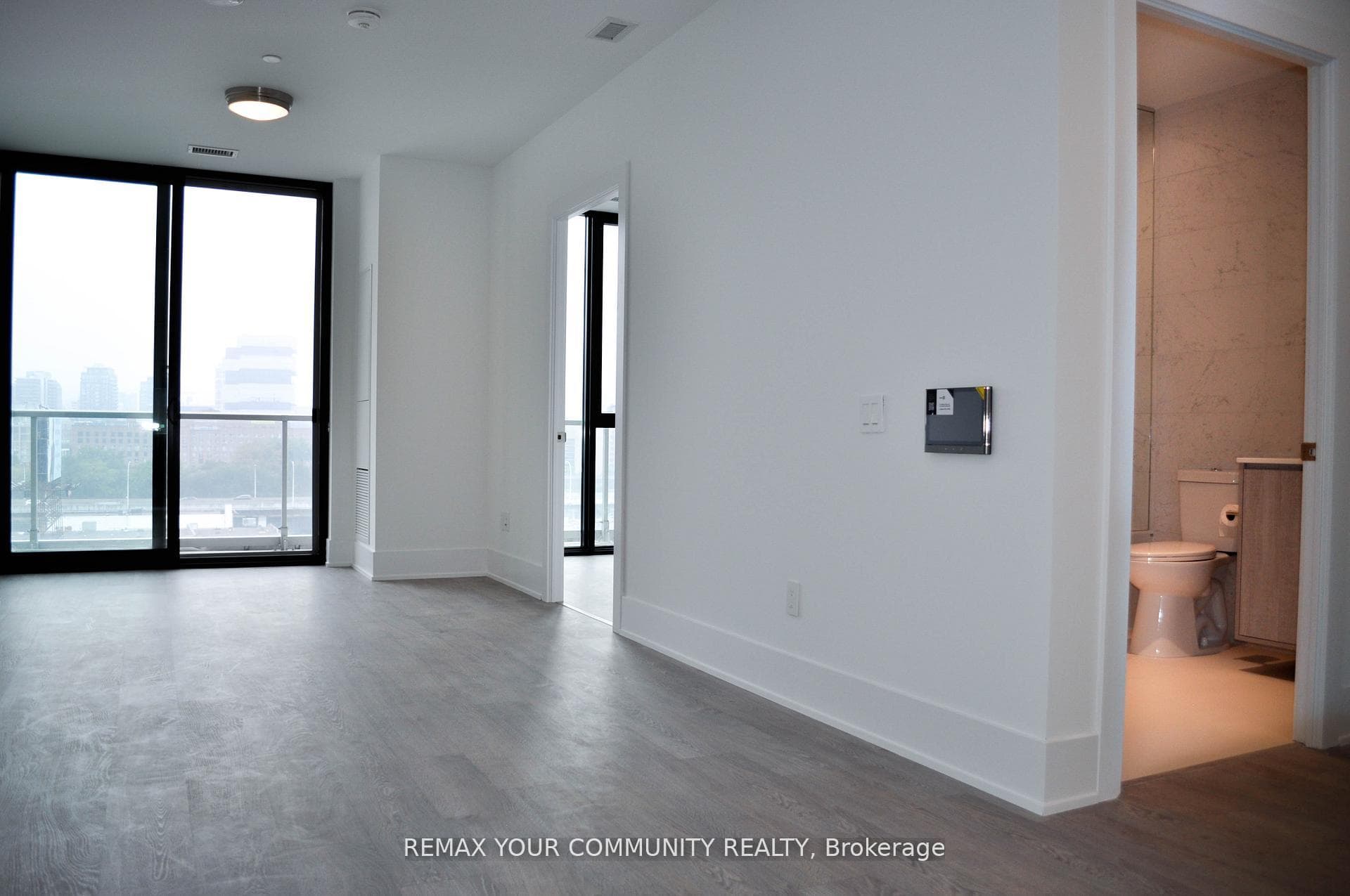 118 Merchants' Wharf N/A Unit 812 photo 3