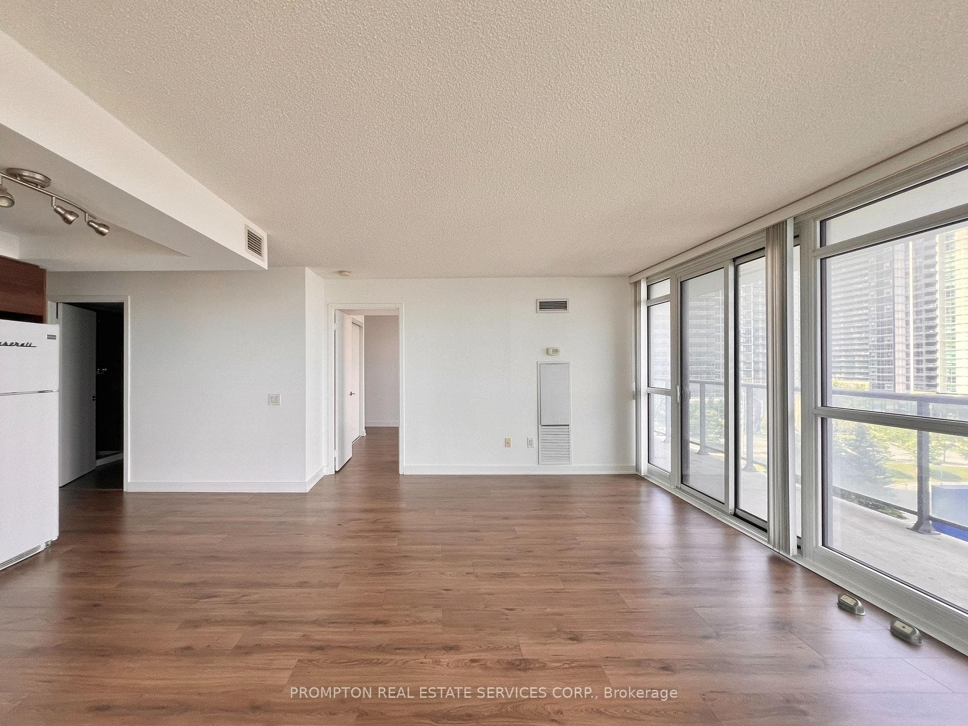 121 Mcmahon Drive Unit 608 photo 8
