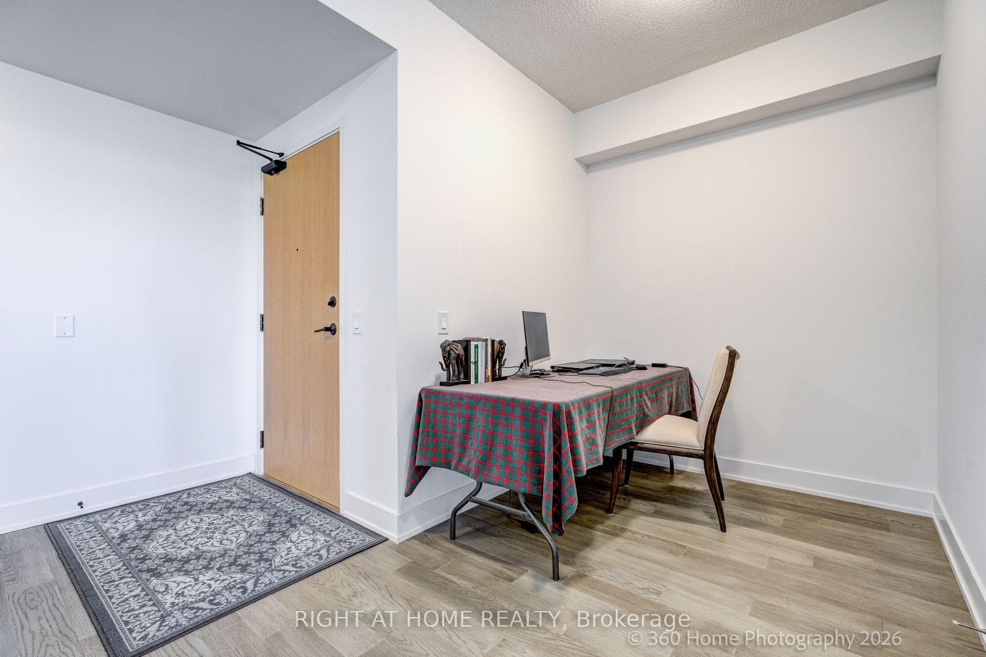 202 Burnhamthorpe Road Unit 505 photo 9