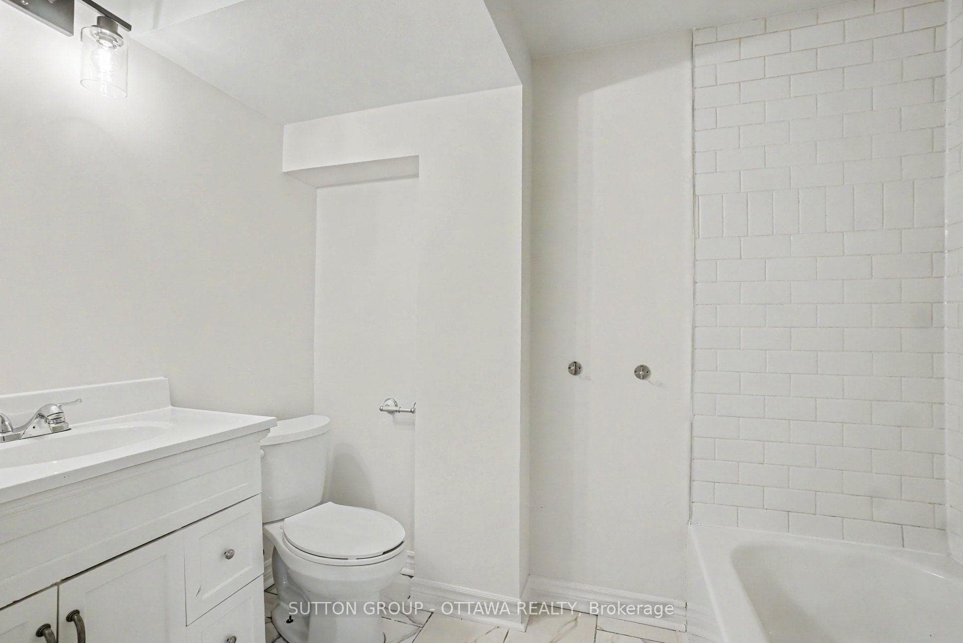 1833 BROUSSEAU Crescent photo 21