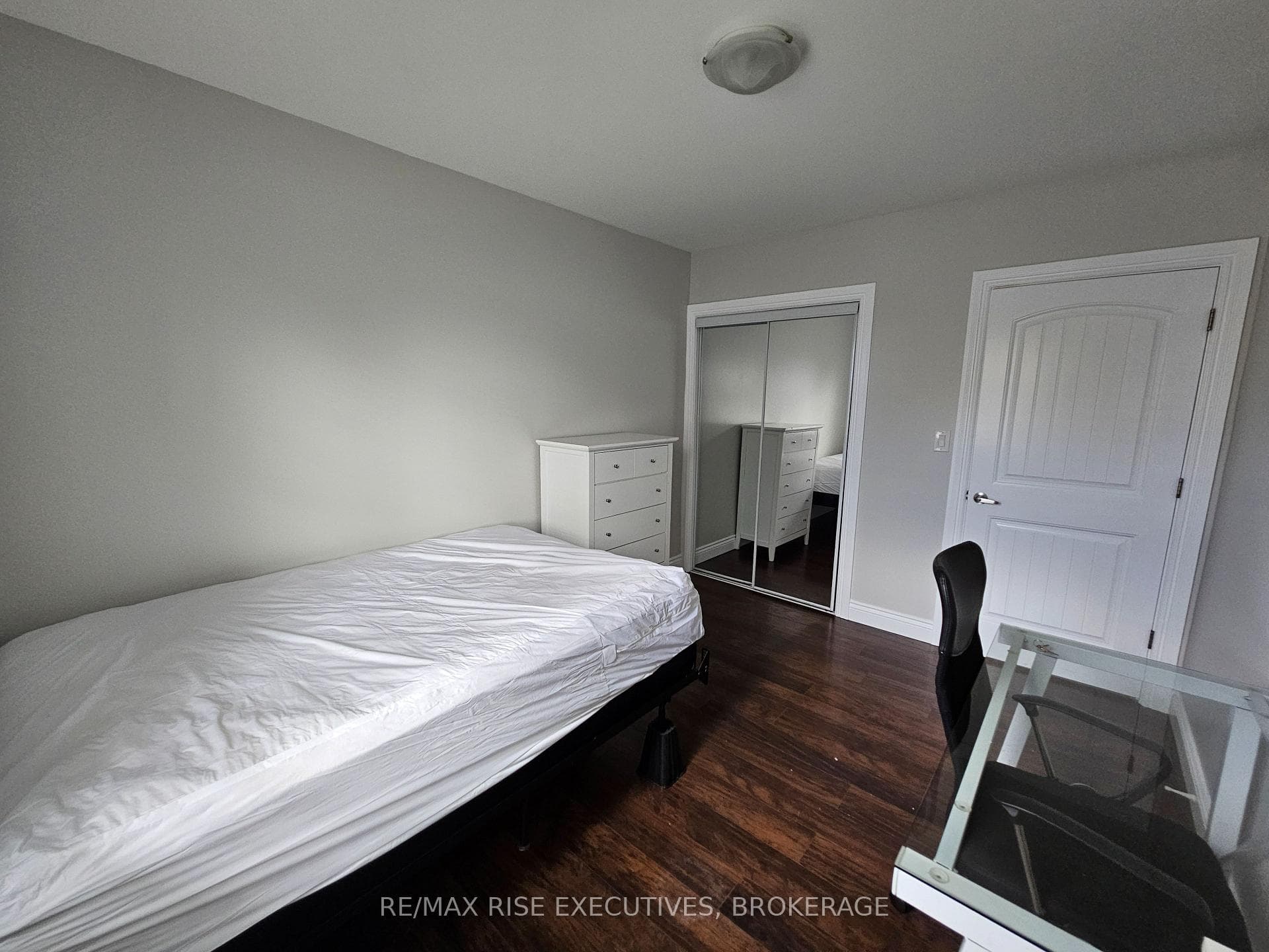 524 Frontenac Street photo 24