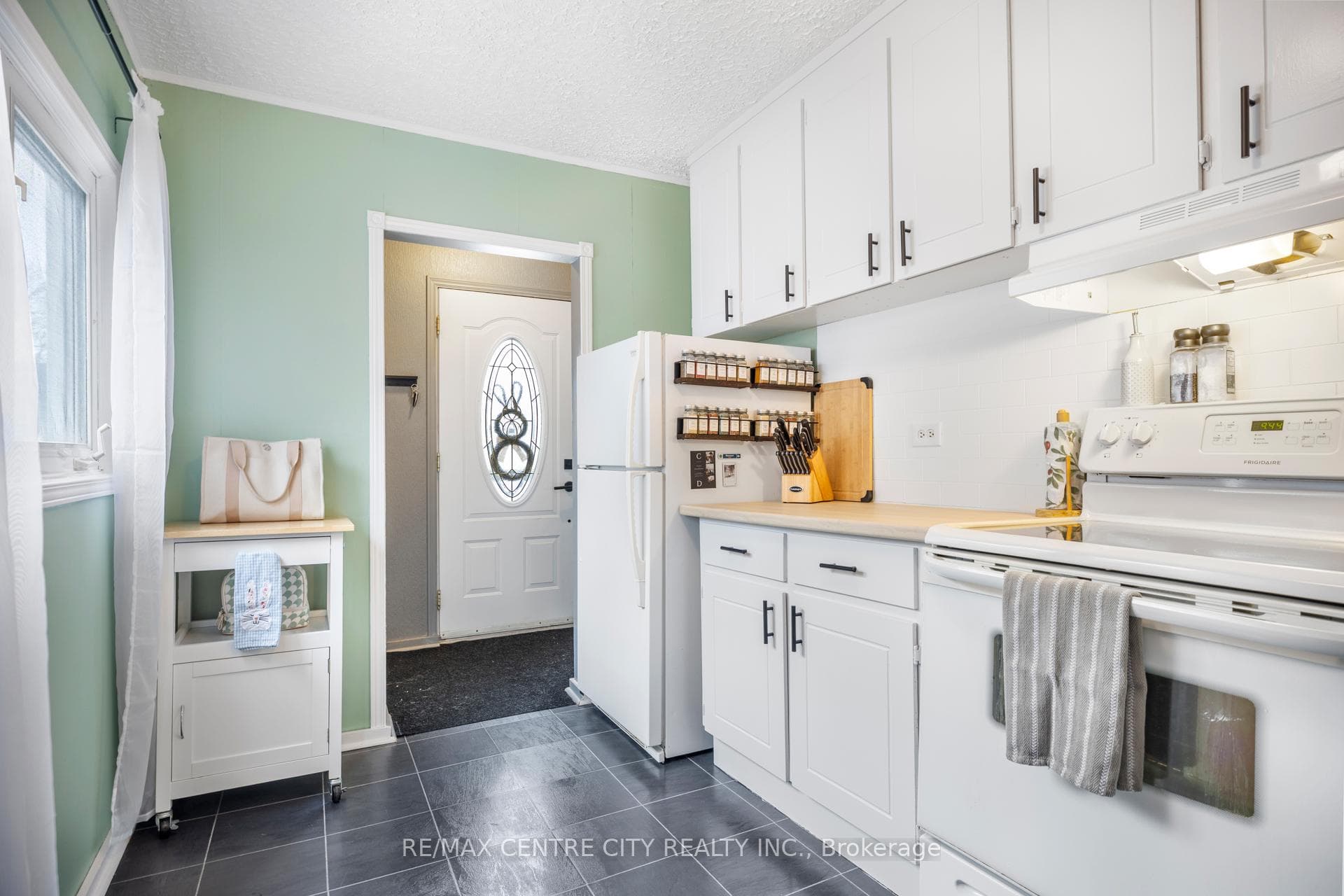 13 Bell Avenue photo 10