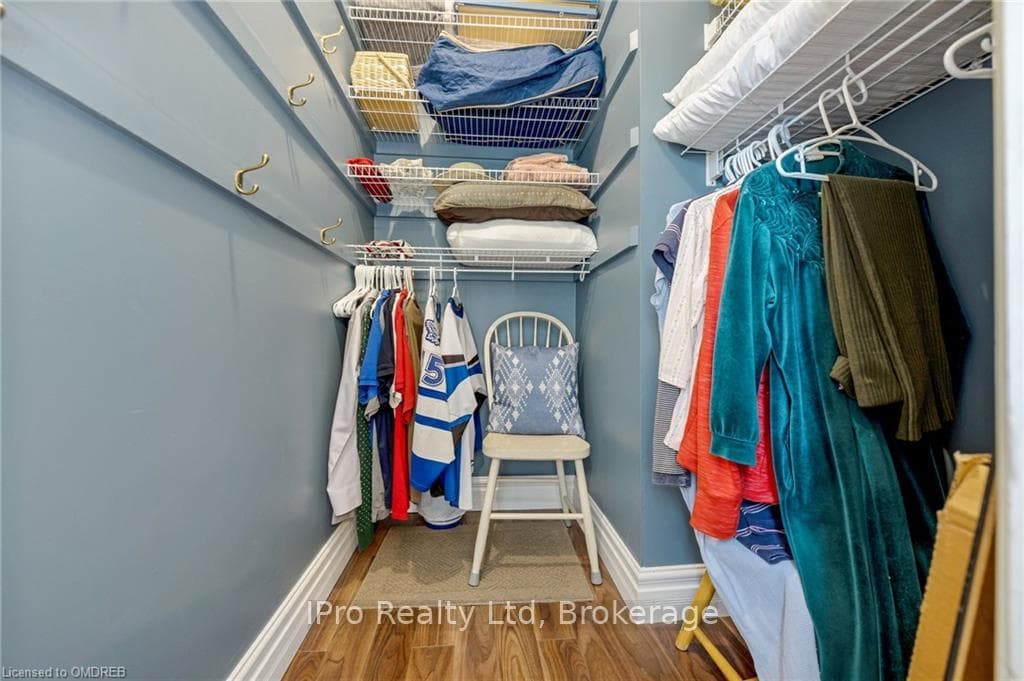 747 ROSEHEATH Drive photo 23
