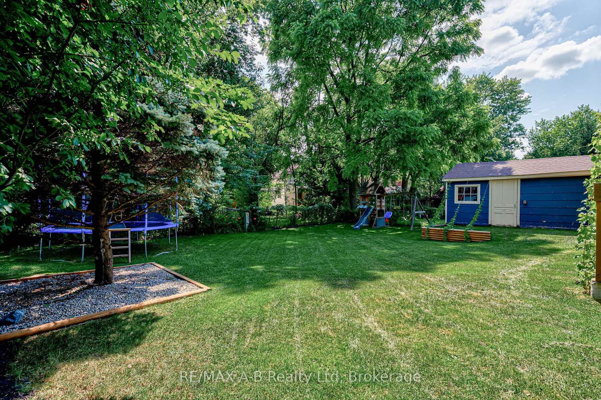 261 Albert Street photo 49