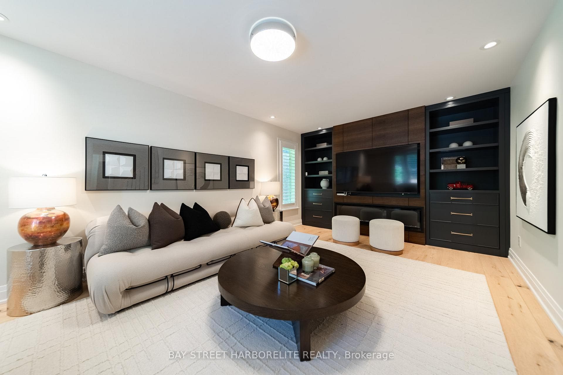 2366 Devon Road photo 2