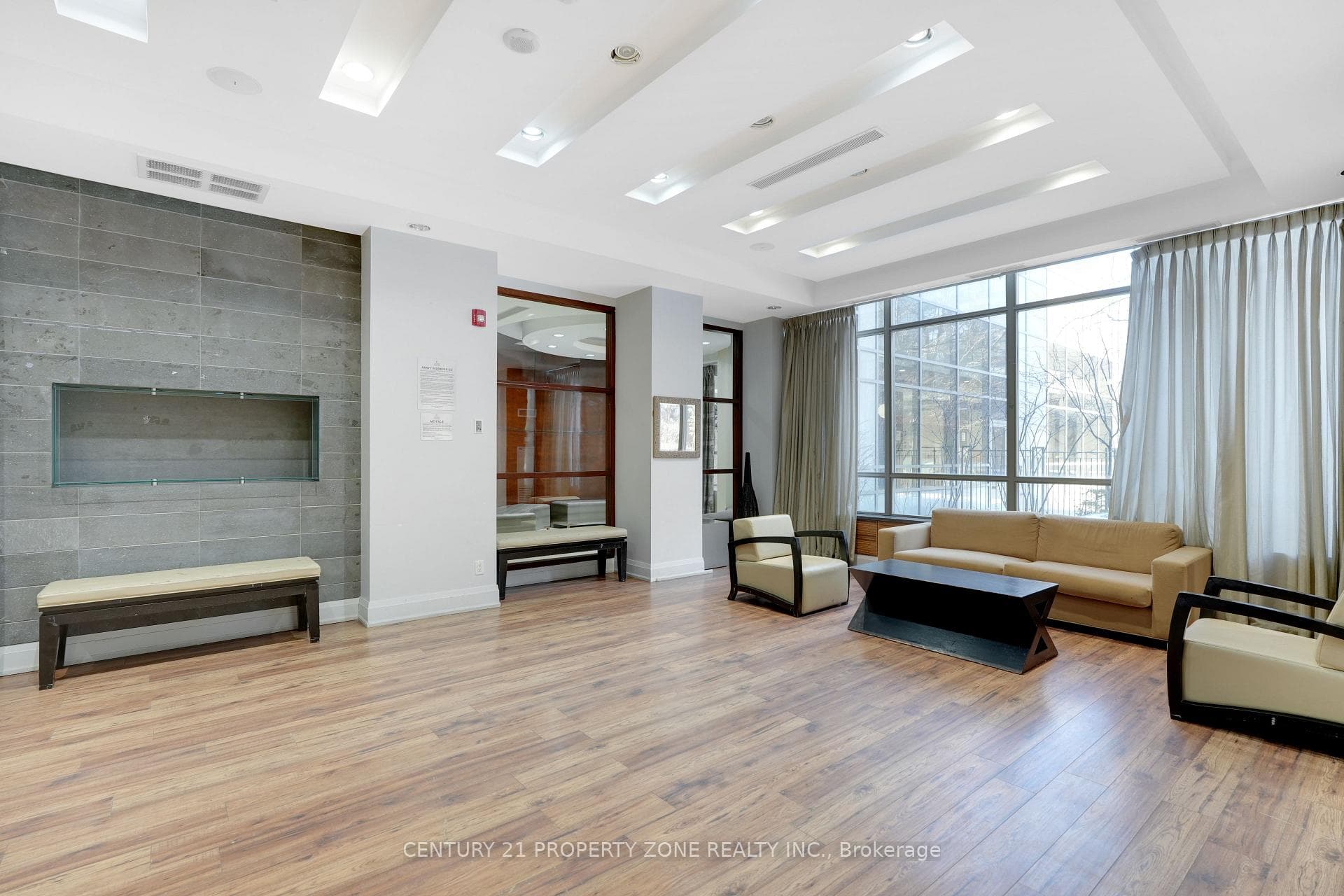 310 Burnhamthorpe Road Unit 1703 photo 4