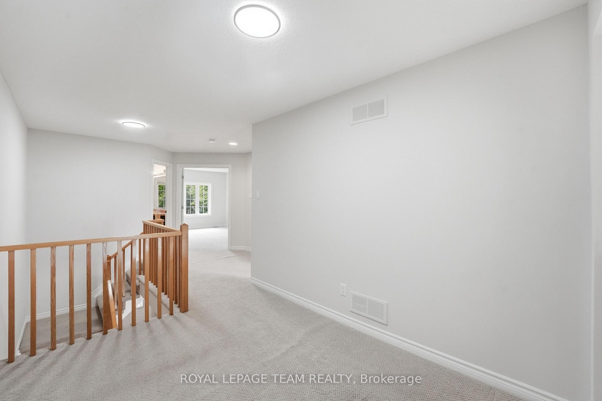 239 Tandalee Crescent photo 17