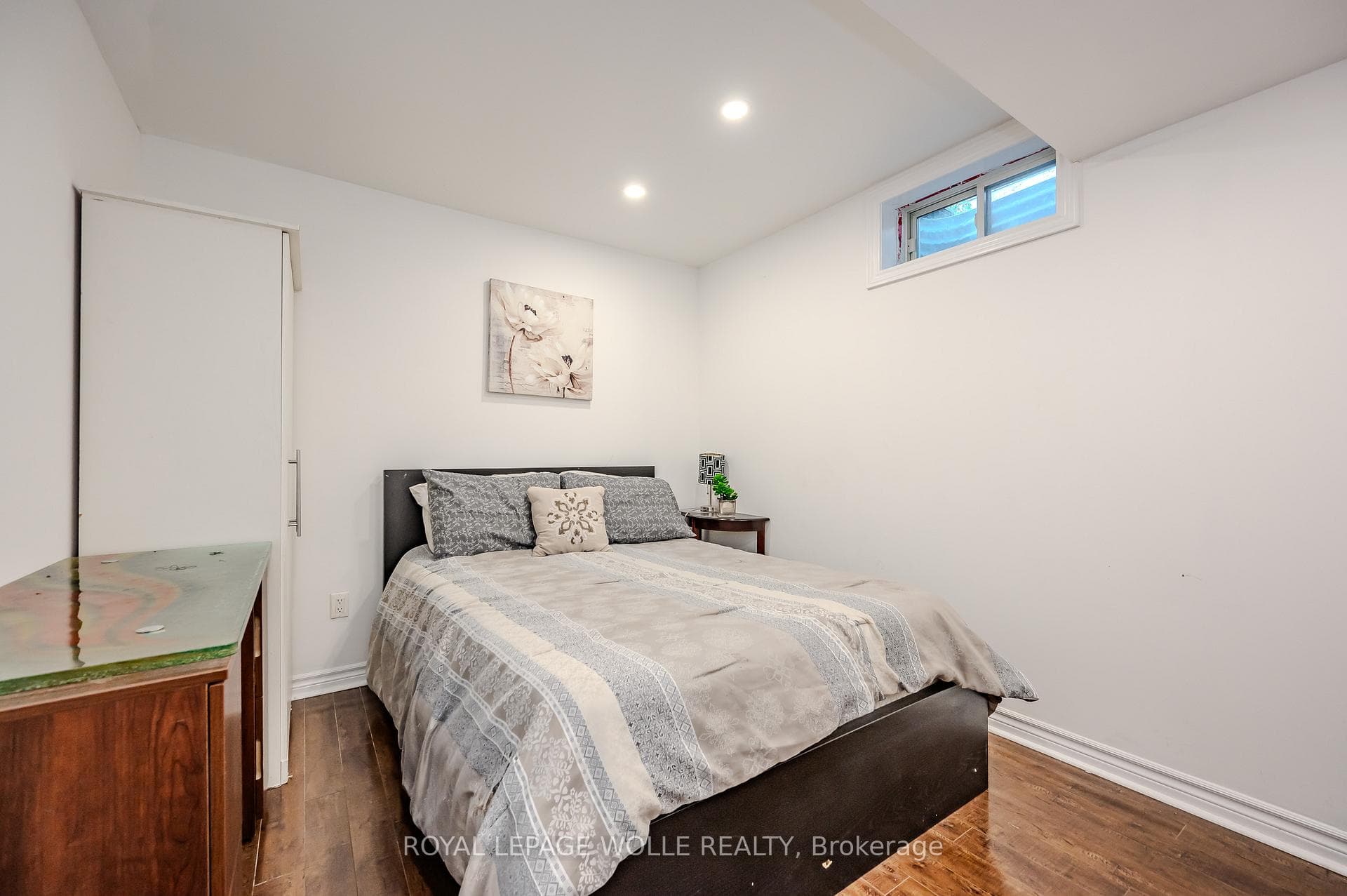 429 Erinbrook Drive photo 32