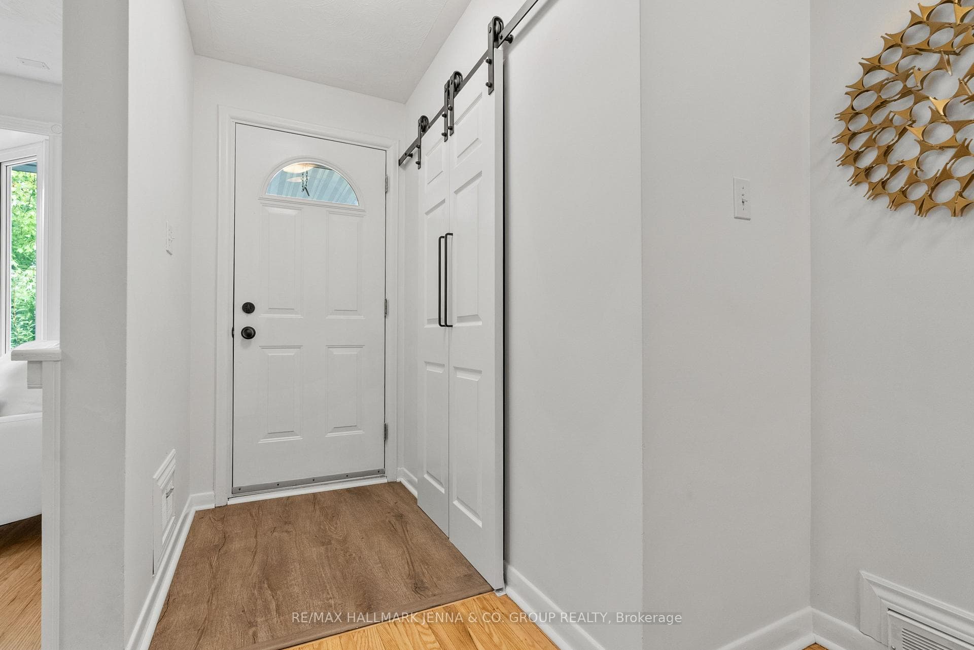 1246 Cobden Road photo 4