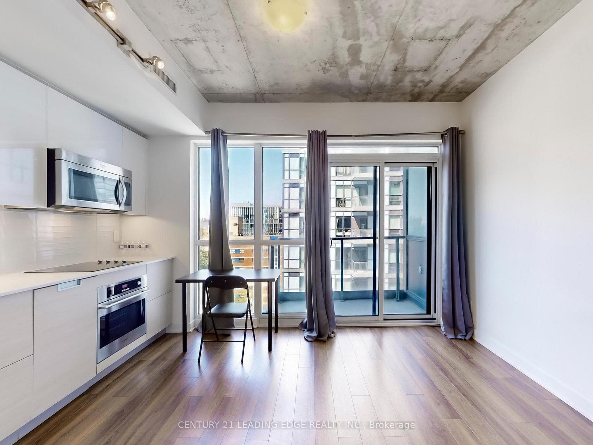 210 Simcoe Street Unit 1012 photo 6