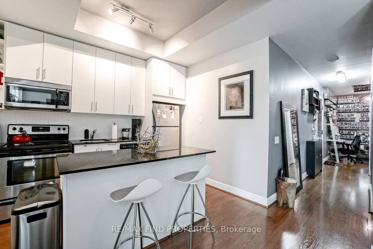 112 George Street Unit S305 photo 13