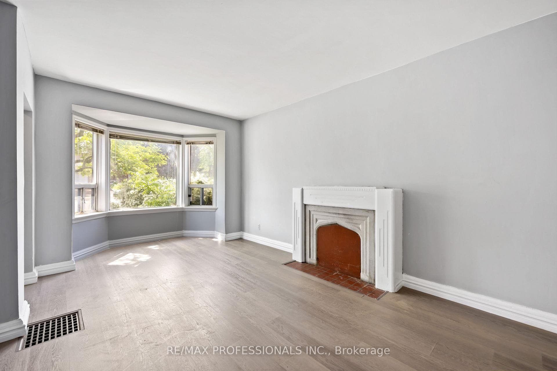 34 Dixon Road photo 6