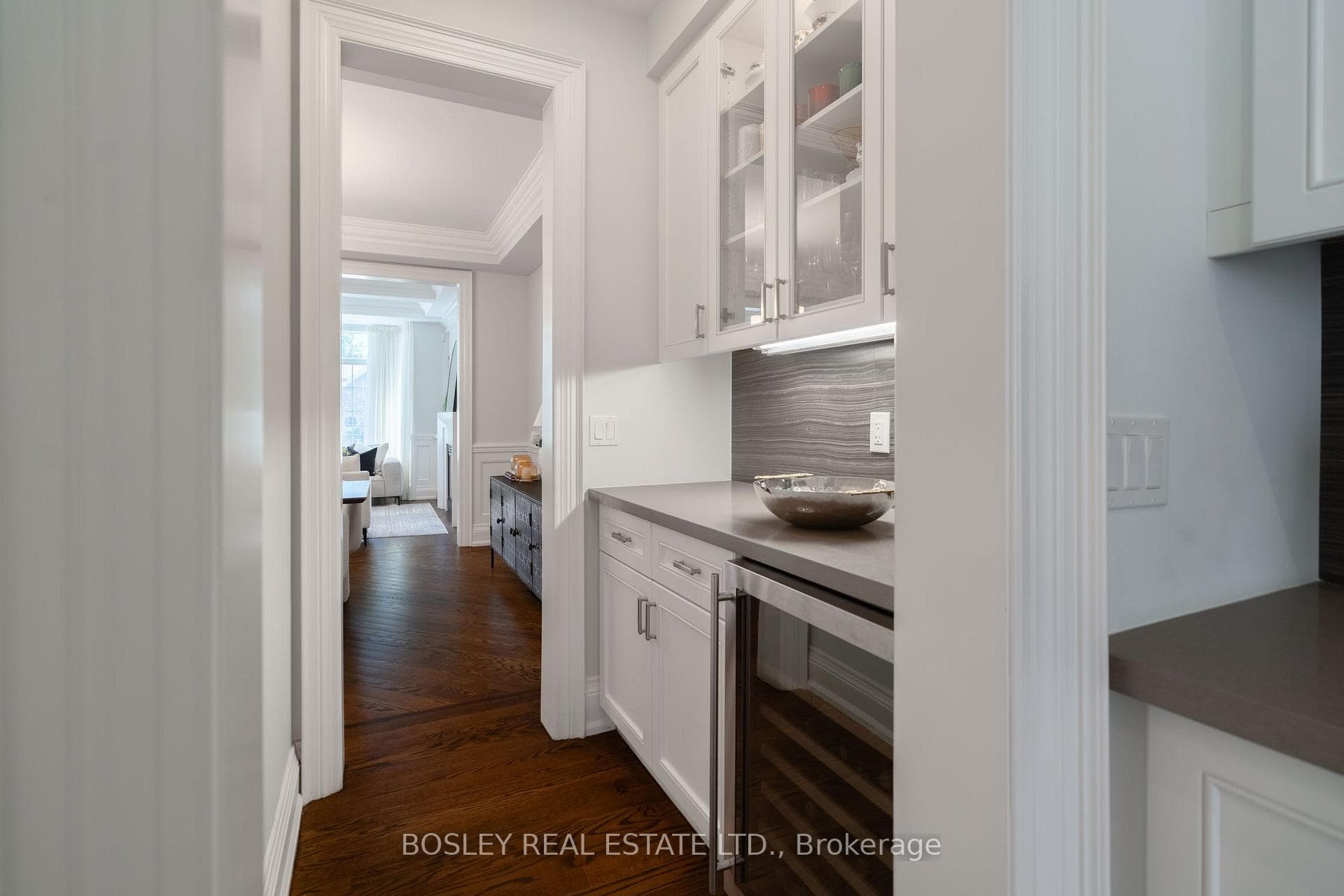 61 Rykert Crescent photo 9