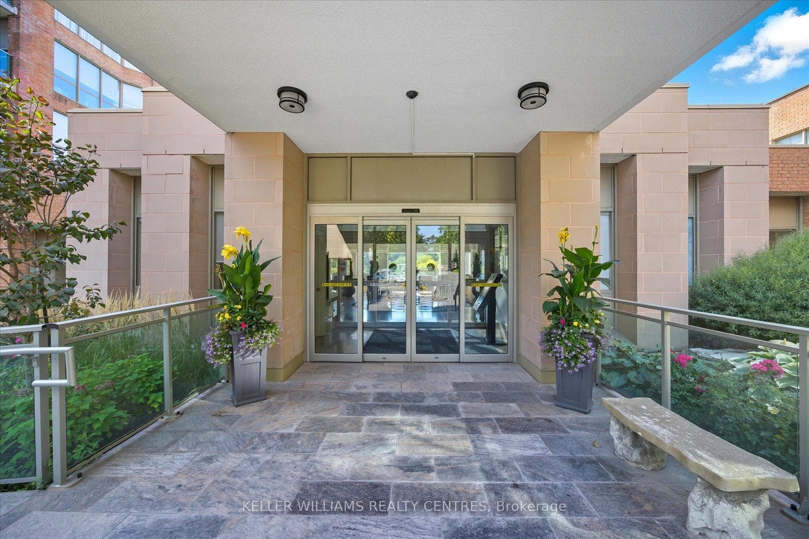14924 Yonge Street Unit 619 photo 3