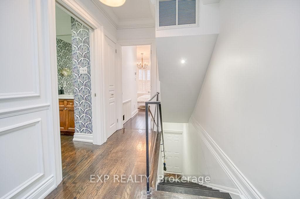 649 Dupont Street photo 1