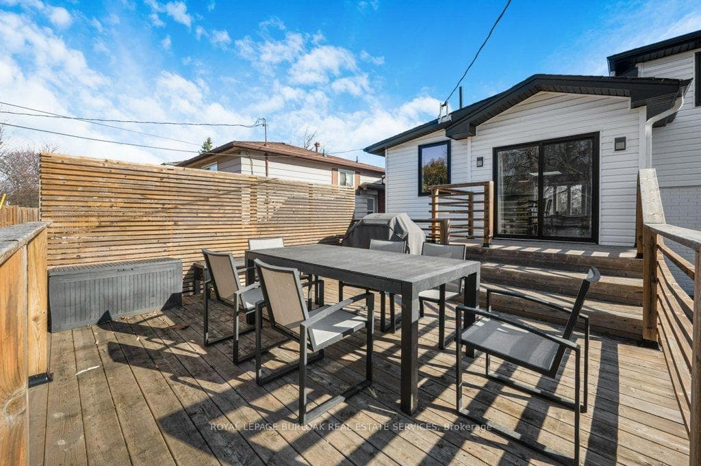 628 Ardleigh Crescent photo 28
