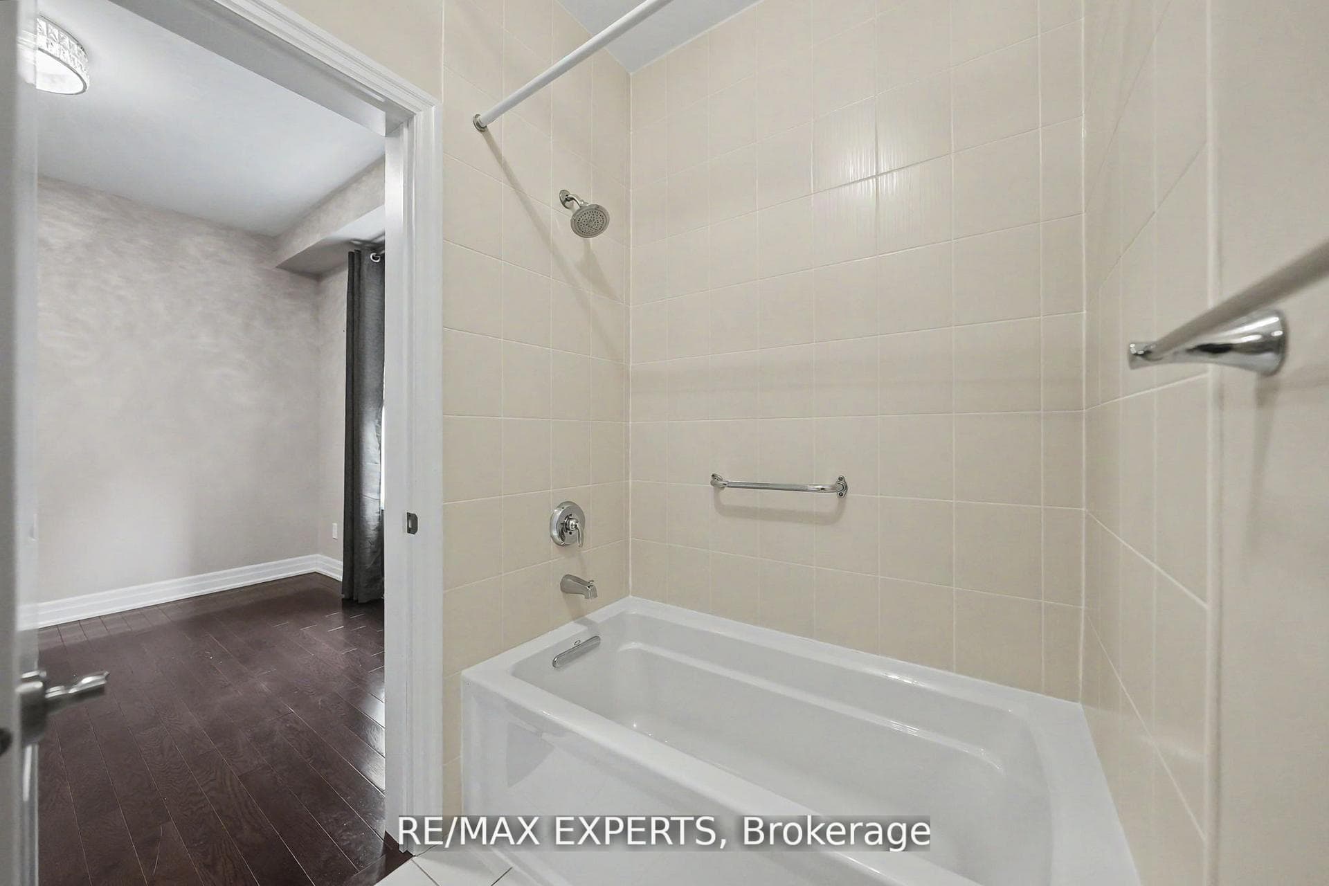 4 Sim Hill Crescent photo 17