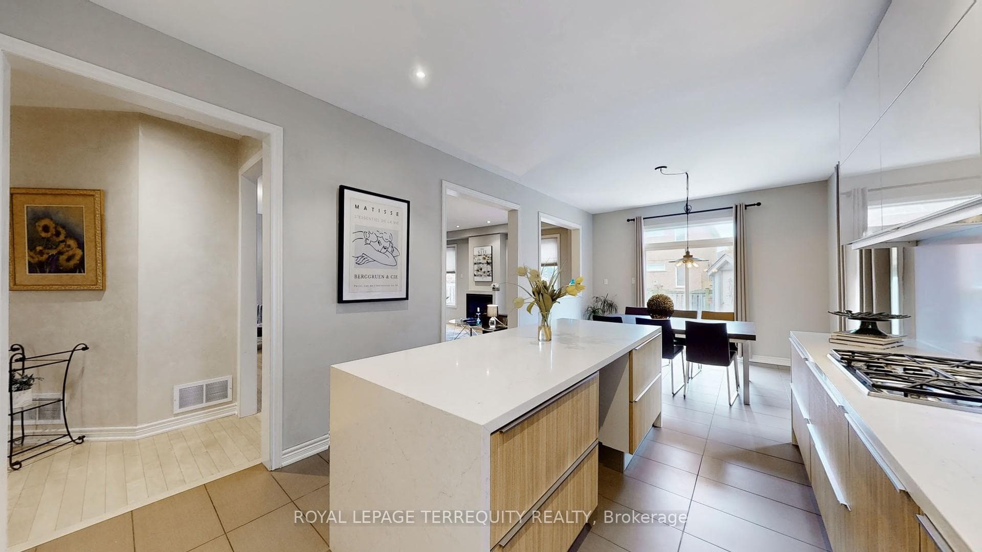 120 Guery Crescent photo 11